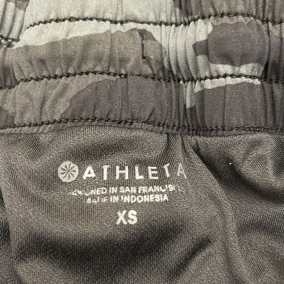 Athleta camouflage running shorts Size XS - Picture 8 of 11